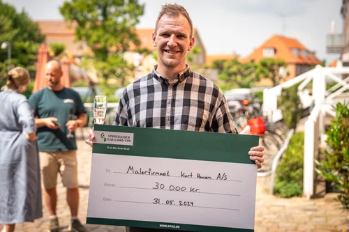 Tim Hansen fra Malerfirmaet Kurt Hansen med hovedpræmien på 30.000 kr.