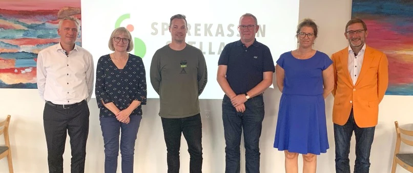 Michael Huus og Niels Vittrup Jensen sammen med styregruppen for Tølløse Festival