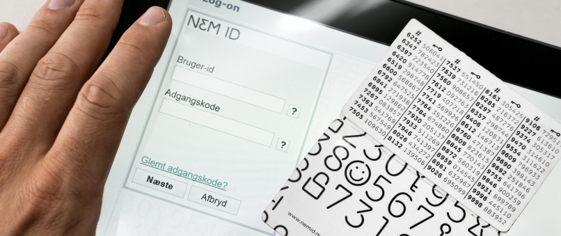 Tablet med NemID login og NemID nøglekort som snart bliver til MitID