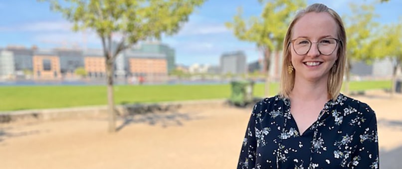 Kvindelig kunderådgiver på Islands Brygge